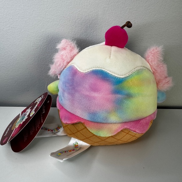 Tinley the Cupcake 🧁 Axolotl Squishmallow - Picture 3 of 3